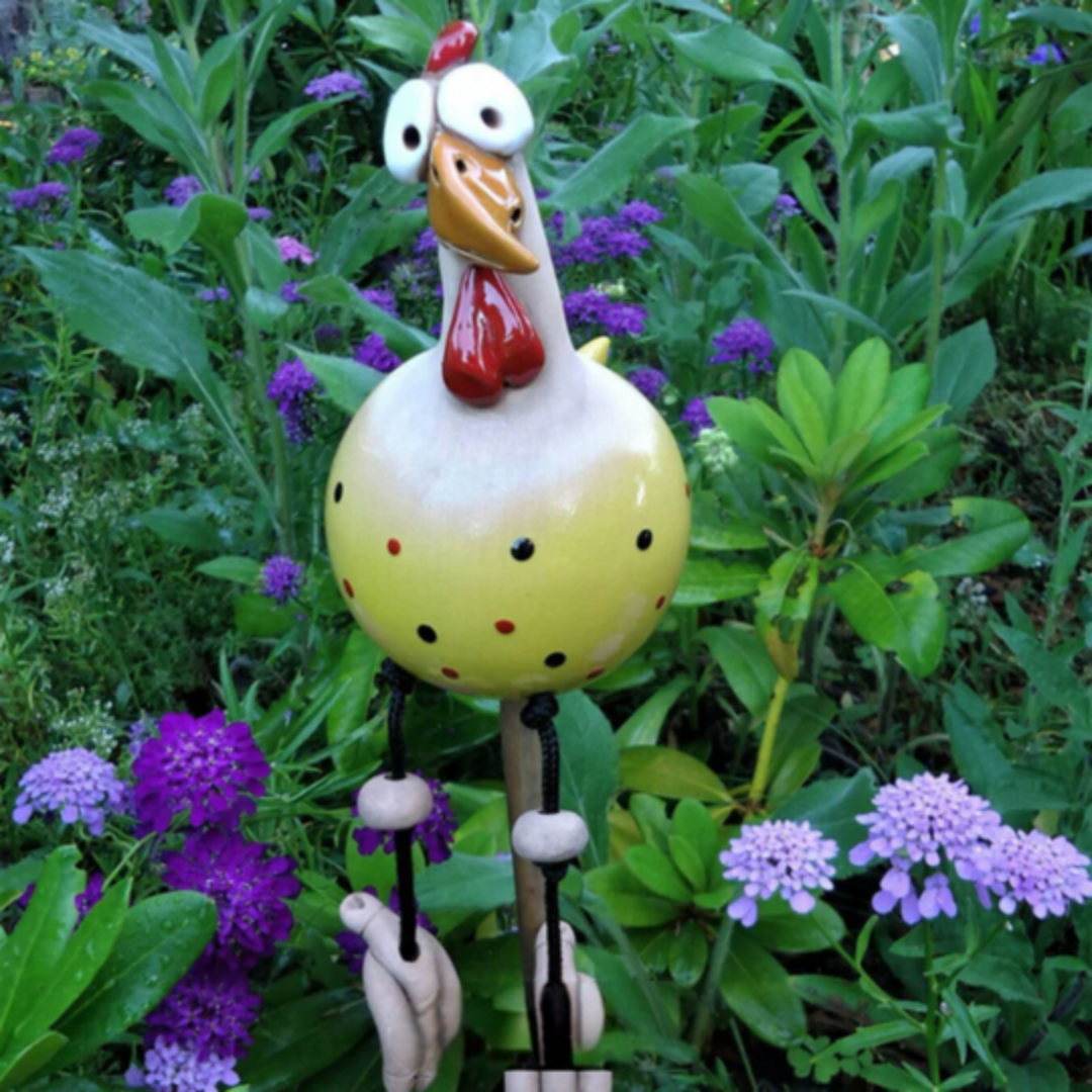 Poules décoratives de jardin